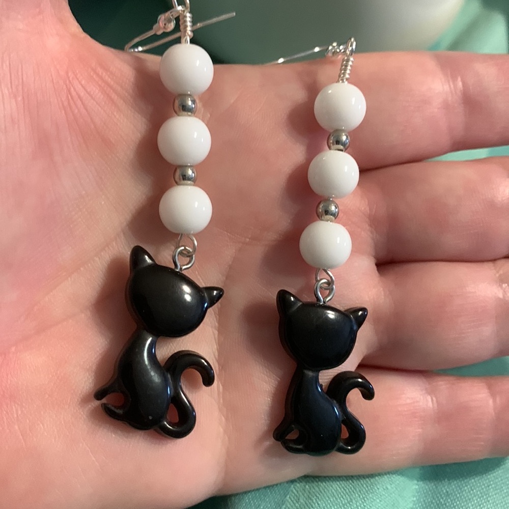 2/$15 🐈⬛ Black and White Cat Earrings - Picture 2 of 7